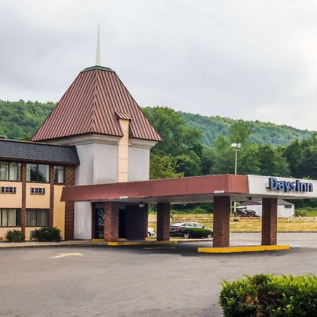 Days Inn By Wyndham Berlin Meriden Εξωτερικό φωτογραφία